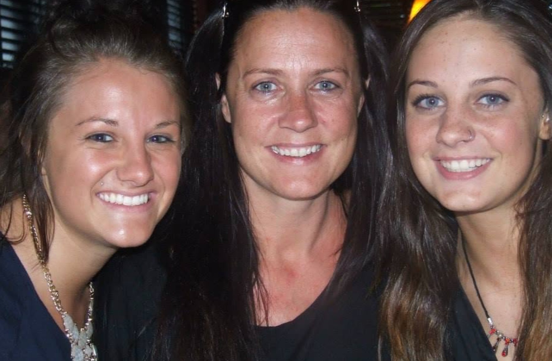 Alicia with her daughters